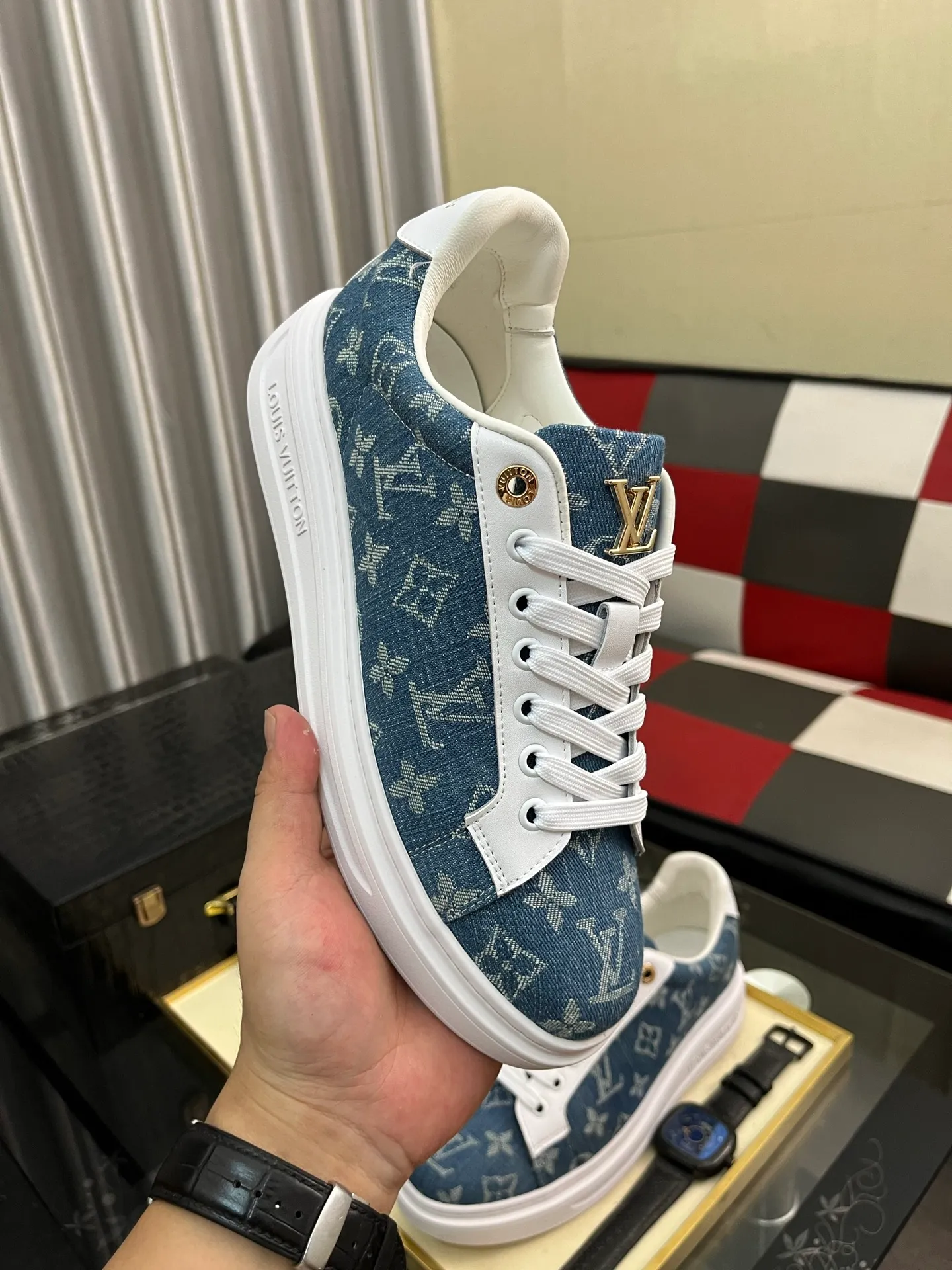 Men's shoes 💰400⌚️⌚️LV Louis Vuitton. The latest trendy casual shoes are popular in physical stores in sizes 38-44. New spring and summer comfortable imported custom original cowhide, unique jacquard fabric element design. Paired with sheepskin lining, Lv original bottom, [taiyang][taiyang] high-end packaging and high quality💪Details determine the quality, you can enter and leave the counter at will, welcome to compare🇮🇹